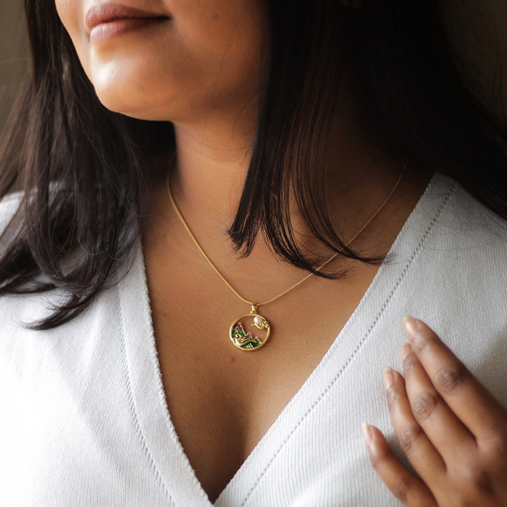 Everest Whisper Necklace