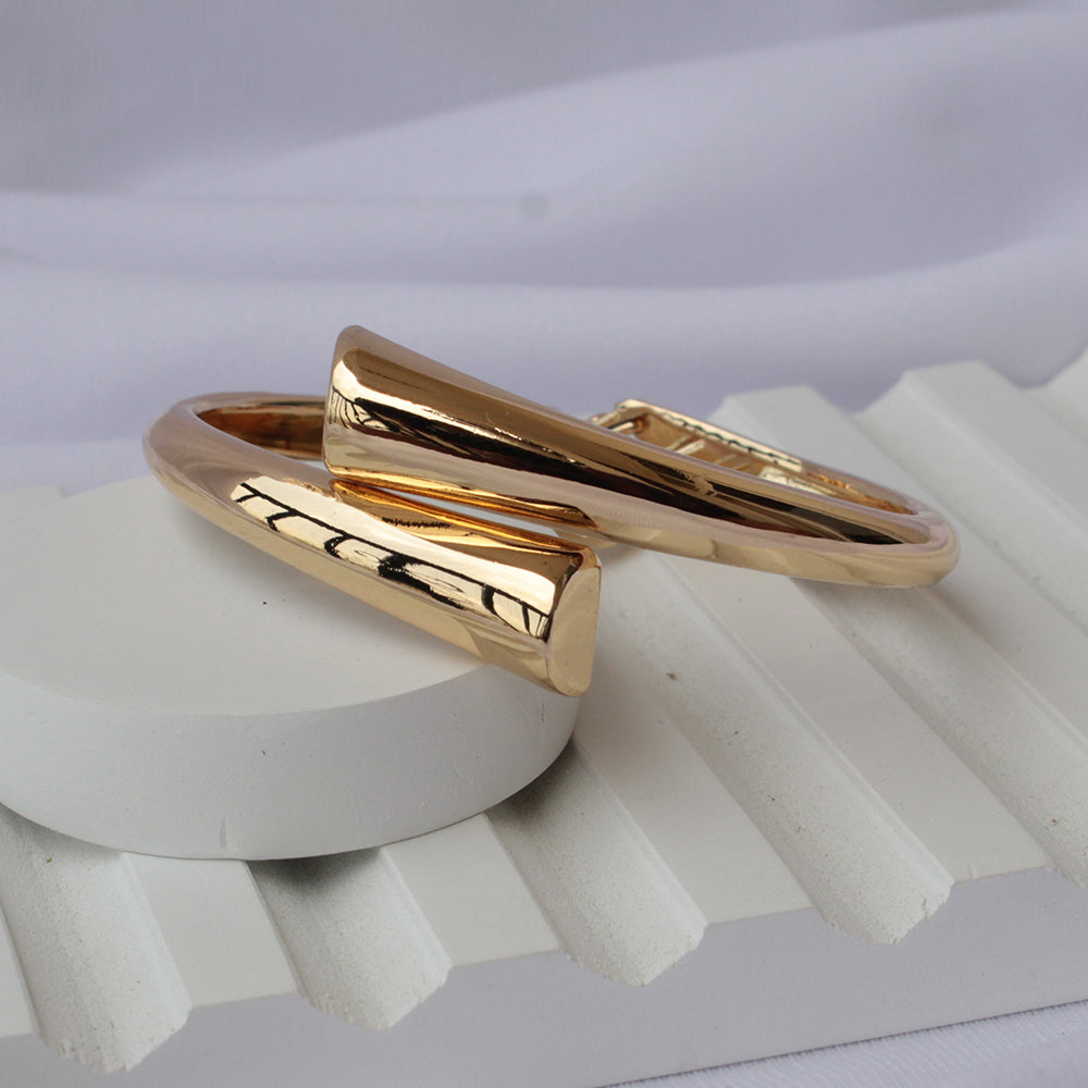 Sleek Gold Statement Cuff
